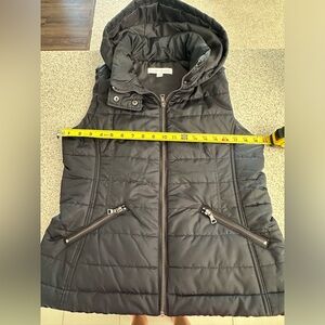 NWOT New York and Company black puffer vest with hood size small